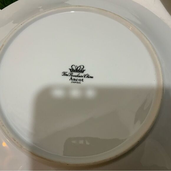 Fine Porcelain China Ascot Set of 2 White Dinner Plates 10 1/4" Japan A11 - Picture 8 of 8